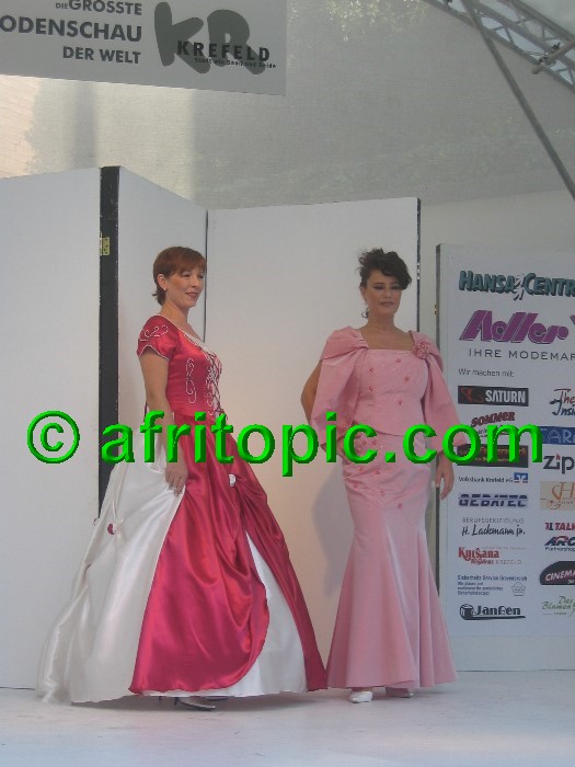 ../Images/Krefeld-Strssenmodenschau-2005 460.jpg